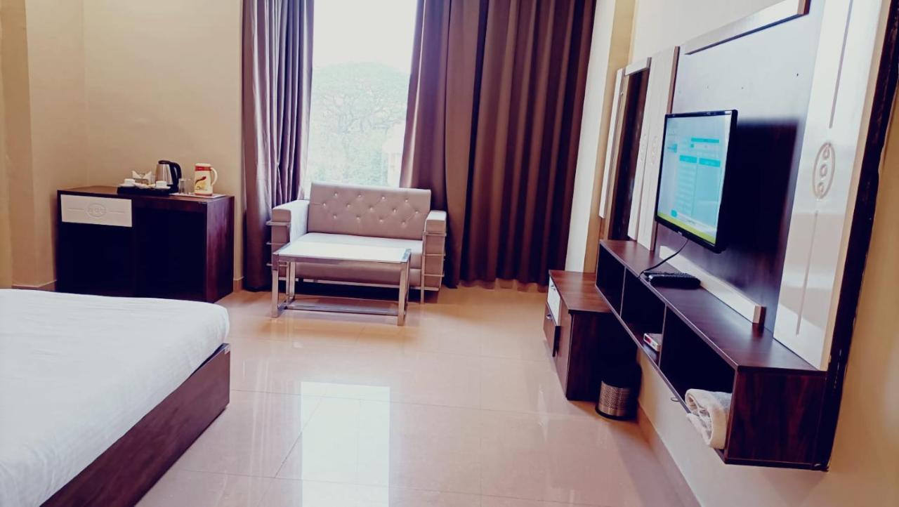 Hotel Emperor Paradise Bilāspur Extérieur photo