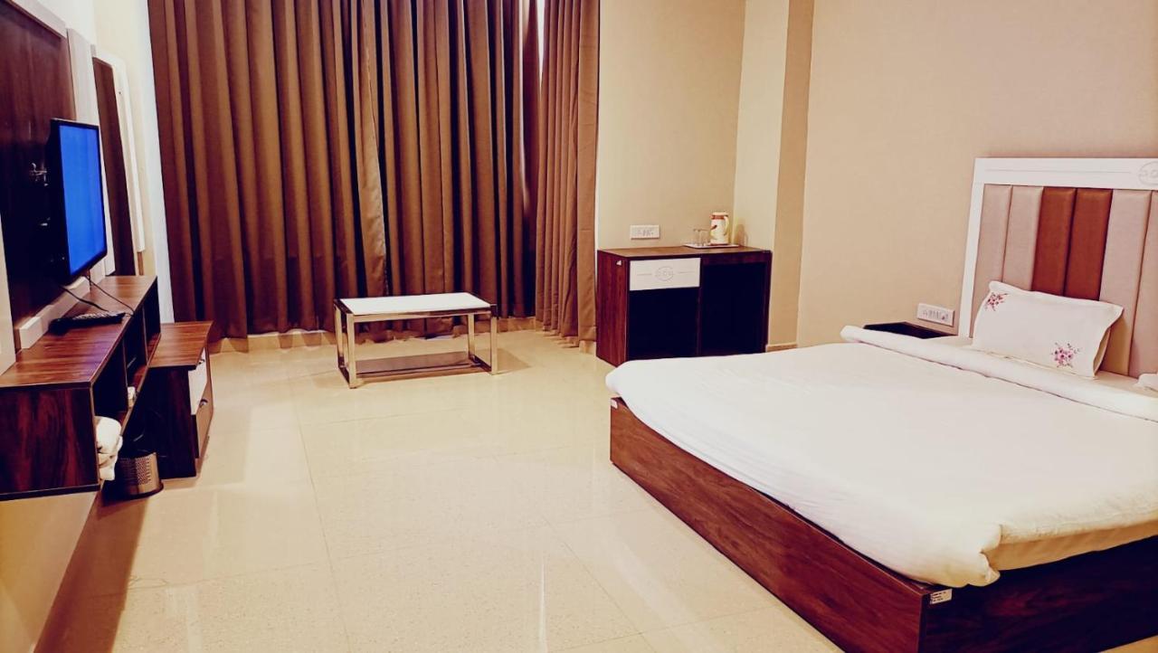 Hotel Emperor Paradise Bilāspur Extérieur photo