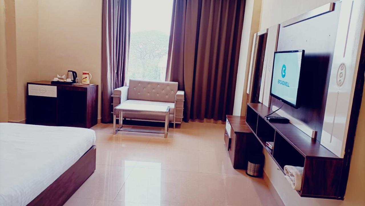 Hotel Emperor Paradise Bilāspur Extérieur photo