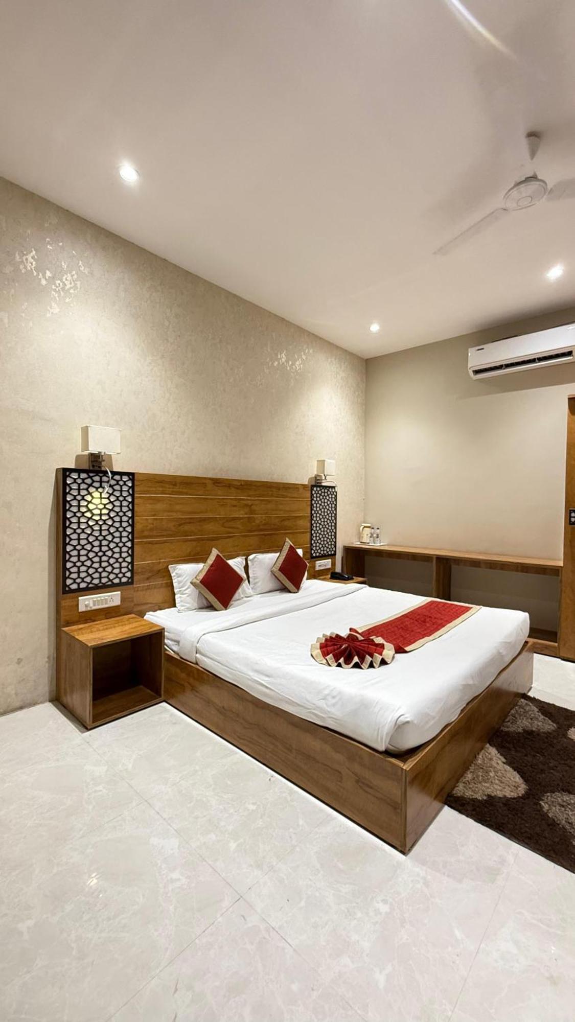 Hotel Emperor Paradise Bilāspur Extérieur photo