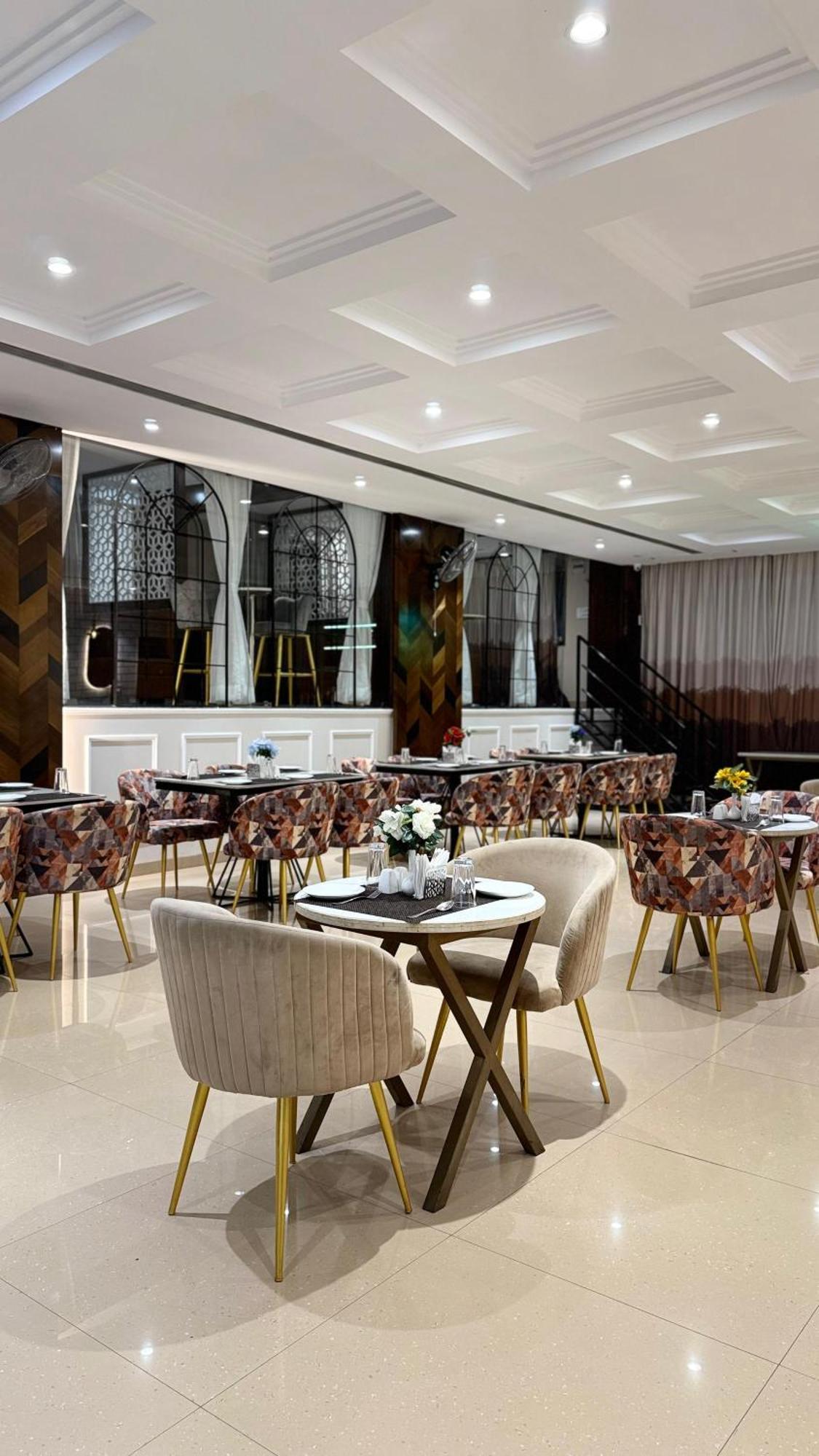 Hotel Emperor Paradise Bilāspur Extérieur photo