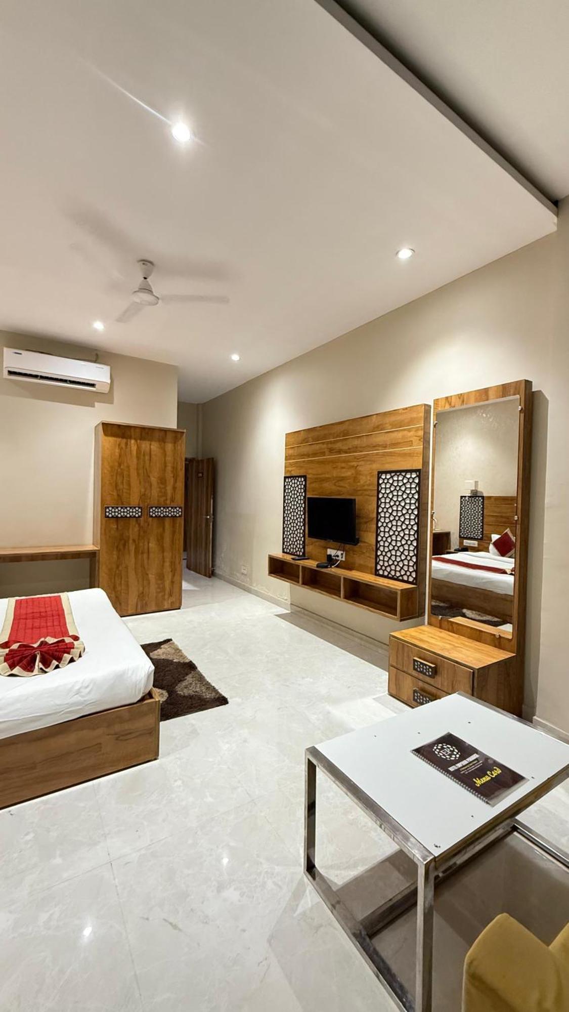 Hotel Emperor Paradise Bilāspur Extérieur photo