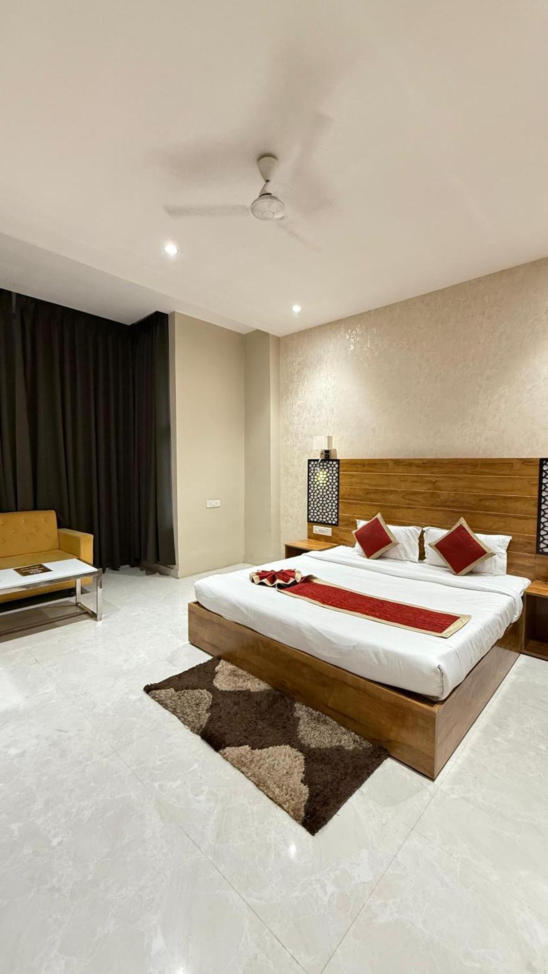 Hotel Emperor Paradise Bilāspur Extérieur photo
